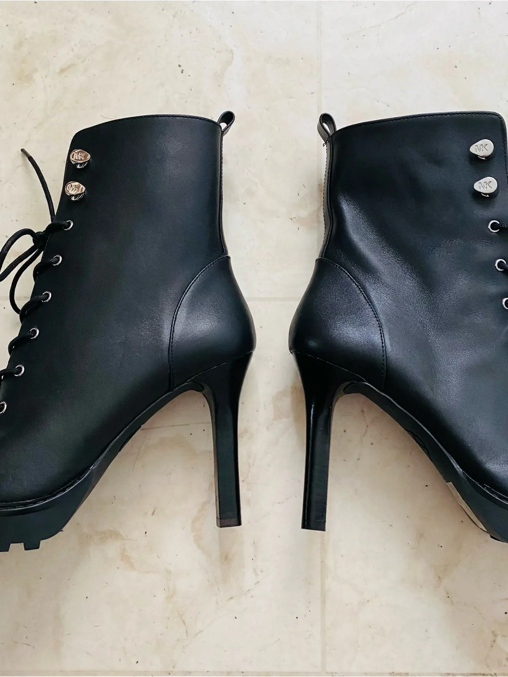 $295 NWOT Michael Kors Black Leather Kyle Lace-up Pointed Toe Edgy Ankle Boots 7